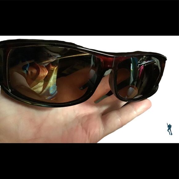 💥💥 aren’t those your grandma’s sunglasses💥💥 - Picture 1 of 4